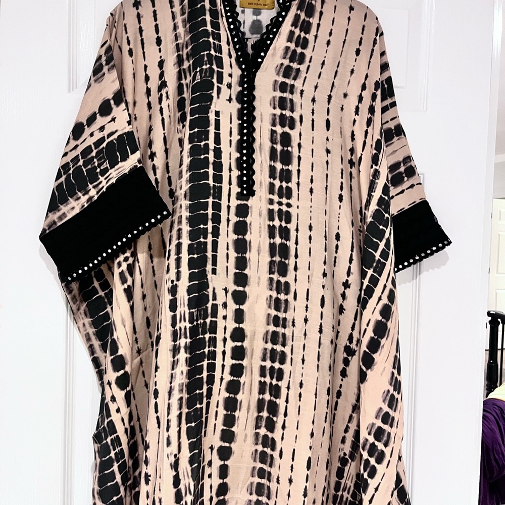 Pakistani Indian salwar kameez Stylish Black and Cream